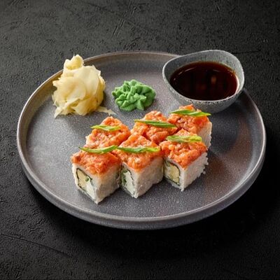 Ролл с тартаром из лосося в Stories по цене 599 ₽
