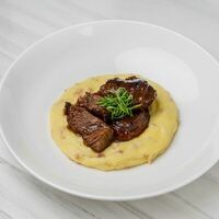 Телячьи щечки с картофельным пюре с чоризо в Cutlet by El Gauchito