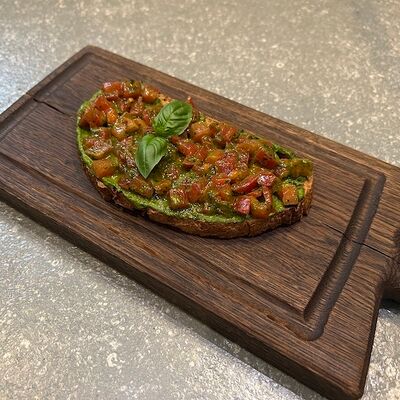 Брускетта помидоры, базилик, песто в Tehnikum по цене 720 ₽