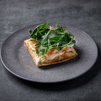 Картофельная вафля с креветками в Zest Coffee & Wine по цене 570 ₽