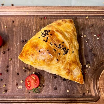 Самса с говядиной в Донер Хаус по цене 200 ₽