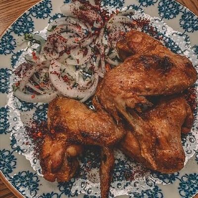 Куриные крылышки на углях в Соль & Перец по цене 347 ₽