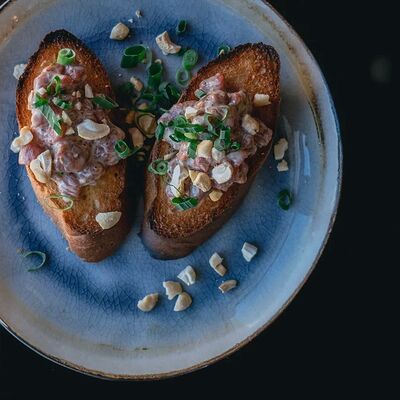 Брускетты с телятиной и ореховым соусом в Semplice Secondfloor по цене 390 ₽