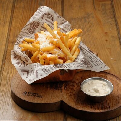 Бельгийский картофель фри с пармезаном и трюфельным соусом в Brasserie Kriek по цене 660 ₽
