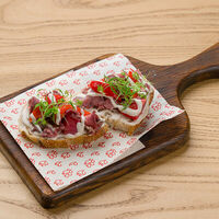 Брускетта с ростбифом и соусом тоннато в Разжигатели