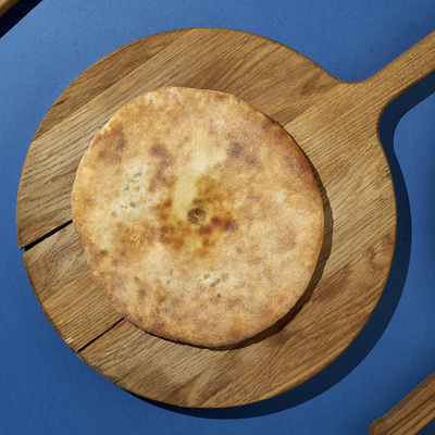 Кубдари с цыпленком в Хачапури и Вино по цене 287 ₽