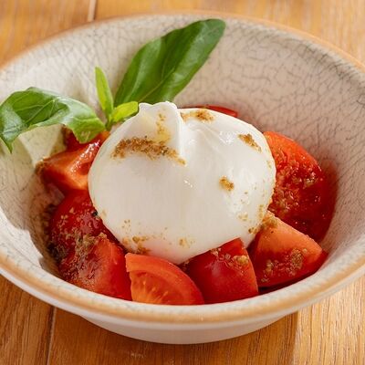 Буррата с трюфельным соусом в Russo Italiano по цене 890 ₽