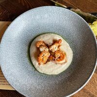 Креветки в цитрусе юдзу с пюре из цветной капусты в More More