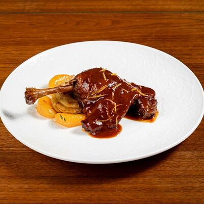 Утиная ножка с яблоками и глазированными мандаринами в The 312 по цене 1250 ₽