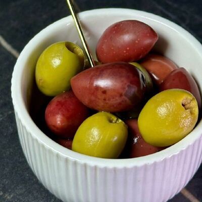 Ассорти оливок в The Face Restobar по цене 400 ₽