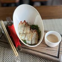 Чука с угрём и соусом гамадари в Roof Cafe