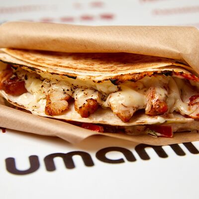 Кесадилья с курицей в Umami по цене 169