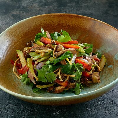 Гриль-салат с цыпленком в Пряности & Радости на Васильевском по цене 550