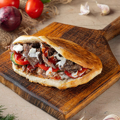 Донер с говядиной в багете в НАШ Шеф Донер по цене 619 ₽