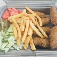 Фалафель на тарелке (с соусом) в Red Sea shawerma