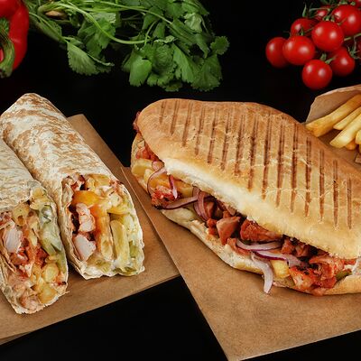 Фирменная шаурма Qutabs в Qutabs кафе по цене 260 ₽