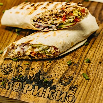 Шаурма со свининой большая в Жорики кухня на углях по цене 500 ₽