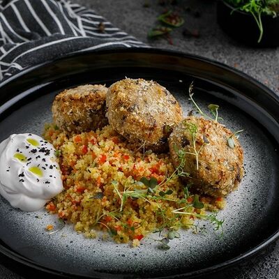 Капустные котлеты с кускусом в Маймун по цене 350