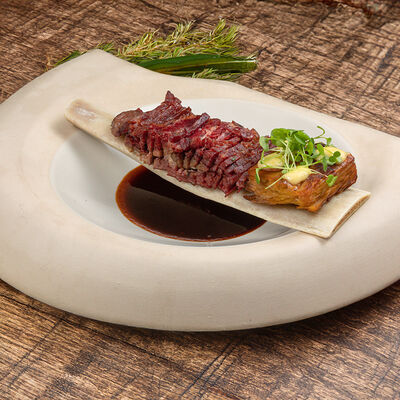 Говяжье ребро, квасной BBQ, хрустящий картофель в Айна по цене 1950 ₽