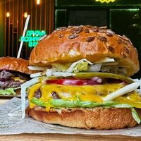 Шефбургер с апельсином и яблоком в Street food Maniac's