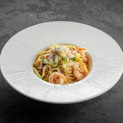 Паста фетучини с креветками и цукини в Вода & Еда по цене 1062 ₽