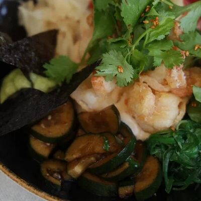 Поке с креветками, авокадо и азиатским айоле в VERANDA BAR по цене 840 ₽