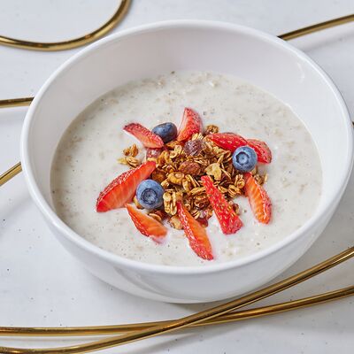 Каша овсяная с гранолой в Море на Патриках по цене 490