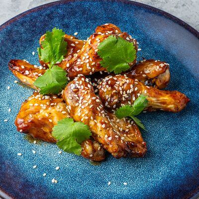 Куриные крылья в карамельном соусев Jager restopub по цене 790 ₽