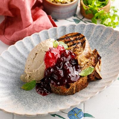 Паштет из куриной печени с клюквенно-вишневым тартином в Мамалыга по цене 390