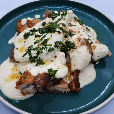 Чкмерули с курицей в Хинкали Хачапури у Чайки по цене 540 ₽