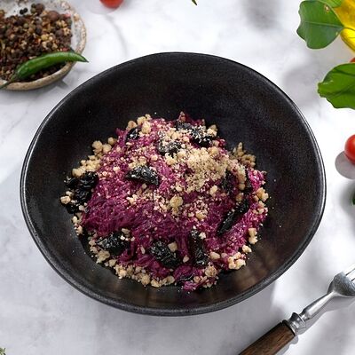 Салат свекольный с черносливом в Петрушка по цене 240 ₽