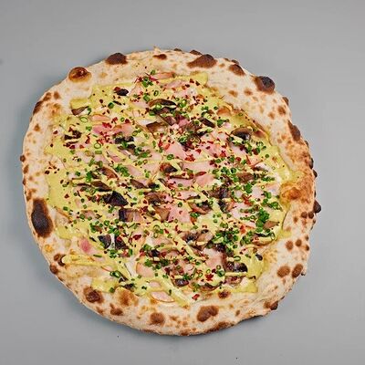 23 см Пицца с грибами, куриным рулетом и сливочным карри в Кафе Итальянцы по цене 590 ₽