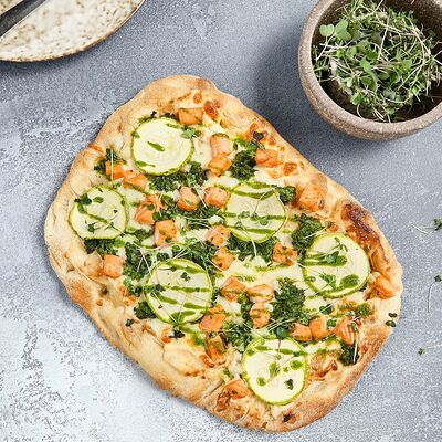 Пицца с лососем шпинатом и цукини в Гастробар DOM по цене 840