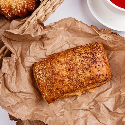 Слойка с ветчиной и сыром в Много хлеба по цене 92 ₽