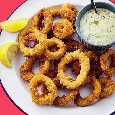 Кольца кальмара с соусом Том Ям в Ramen bar xChina new boys по цене 890 ₽