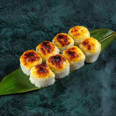 Ролл запеченный с лососем в Гала по цене 495 ₽