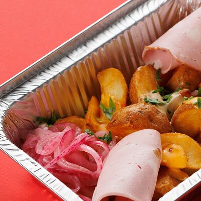 Картофельные дольки с мортаделлой в Coffee Machine по цене 560 ₽