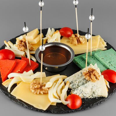 Сырная Тарелка в Meat & Grill по цене 1050 ₽