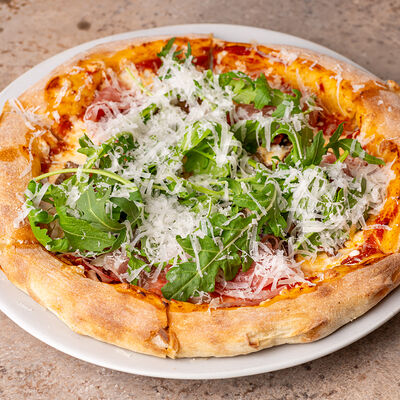 Пармская ветчина с руколой и томатами в Lili по цене 900 ₽