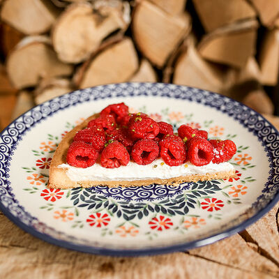 Пирог со свежей малиной в Сыроварня по цене 1050
