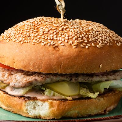 Бургер с курицей в Ноев Ковчег по цене 420 ₽