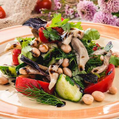 Салат с белой фасоли в MANANA по цене 390