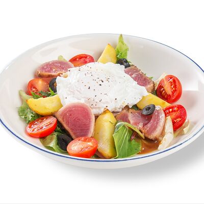 Салат с тунцом, соусом нисуаз и яйцом пашот в Bimi Vita по цене 620 ₽