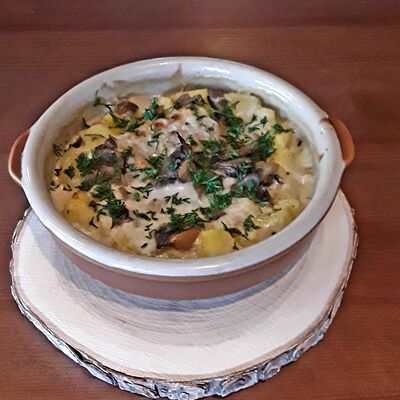 Запеченная рыба с картофелем и грибным соусом в Кебаб по цене 430 ₽