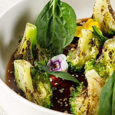 Отварной брокколи с соусом унаги фреш в Романов парк по цене 420 ₽