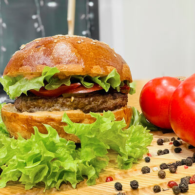 Бургер Пеперонив Burger and desserts по цене 798 ₽