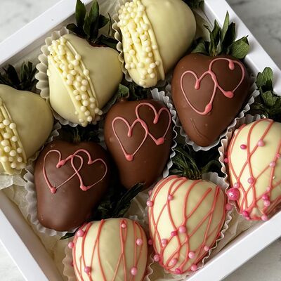 Клубника в белом и молочном шоколаде набор №6 в Libukett Либукетт по цене 2100 ₽