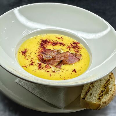 Сырный суп с чипсами из бекона в FABRIKA по цене 580 ₽