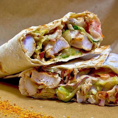 Шаверма с нежным цыпленком в ЗА ОБЕ ЩЁКИ по цене 420 ₽