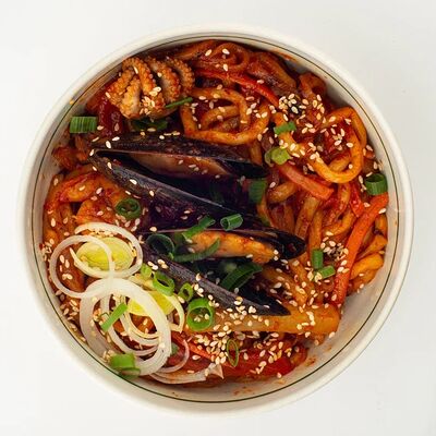 Тямпон спэшлв K-Pop корейская кухня по цене 860 ₽